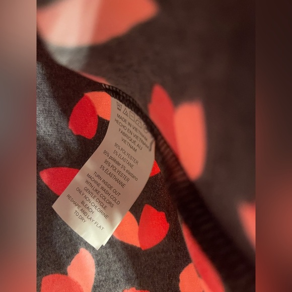 NWT Michael Kors petal heart print top blouse black red pink M - Picture 3 of 4